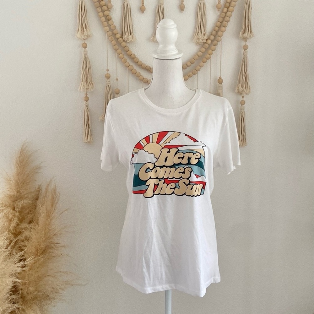 PacSun white graphic tee summer beach vibes sunshine here comes the sun large
